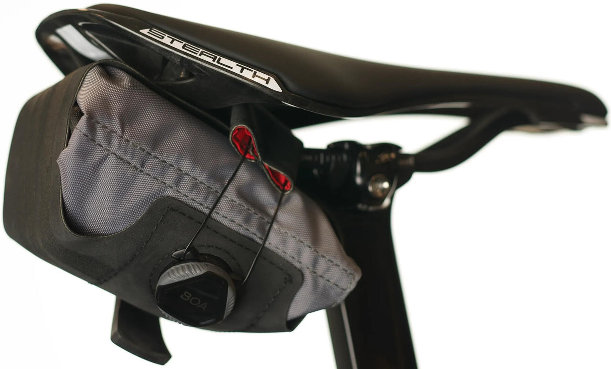 Silca Satteltasche asymmetrischo Satteltasche asymmetrisch. grau rot
