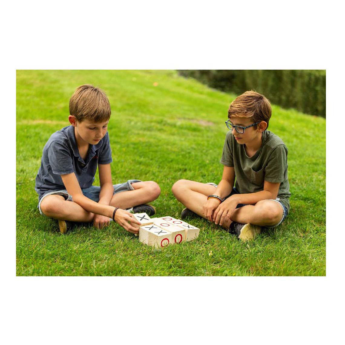 Tic-Tac-Toe-Eier aus Holz zum Spielen im Freien