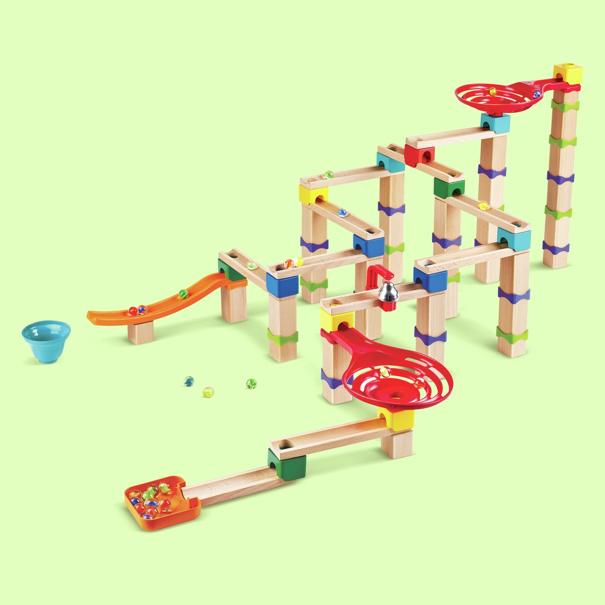 Hape Kugelbahn Holz – 128-teilige Kugelbahn aus Holz mit Spiralen, Glocke und 40 Murmeln, ab 3 Jahren