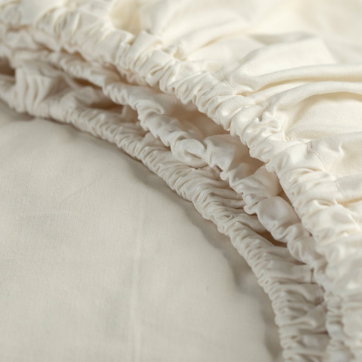 Cinderella - weekend - topper hoeslaken met split - 200x210 cm - tot 15 cm matrashoogte - 100% katoen - ivoor