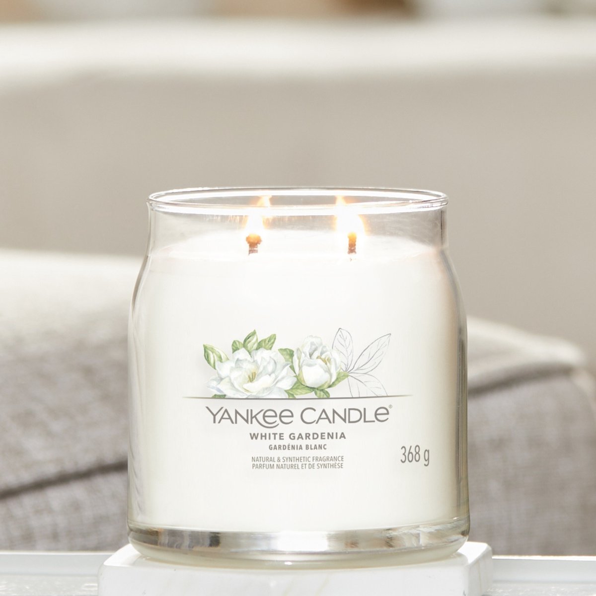 Yankee Candle – mittelgroße Duftkerze mit weißer Gardenie – 50 Brennstunden – 2 Dochte