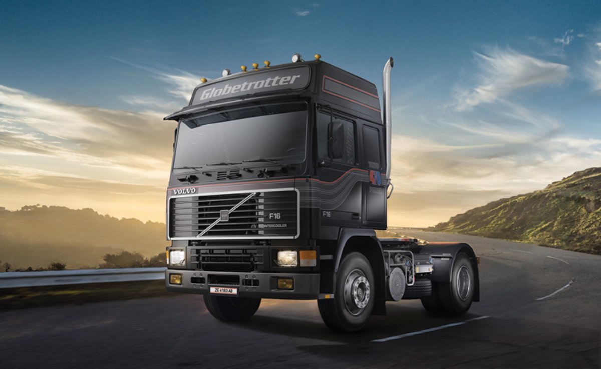 Italeri Modellbausatz LKW – 3923 Volvo F16 Globetrotter Kunststoff – 1:24 – Modellbau