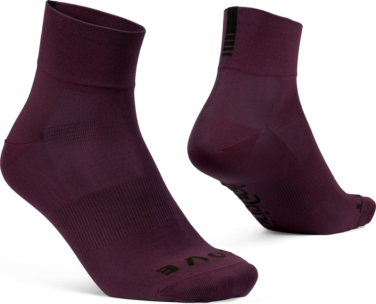 Gripgrab – leichte SL Short Performance Sommer-Radsocken 1 Paar Coolmax-Radsocken Low Cut – Dunkelrot – Unisex – Größe M (41–44)