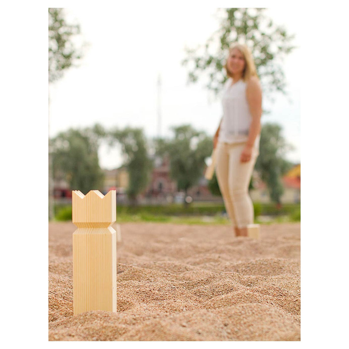 Tactic Kubb – Fang- und Wurfspiel – Original schwedisches Wurfspiel in praktischer tragbarer Box – nachhaltiges Kiefernholz