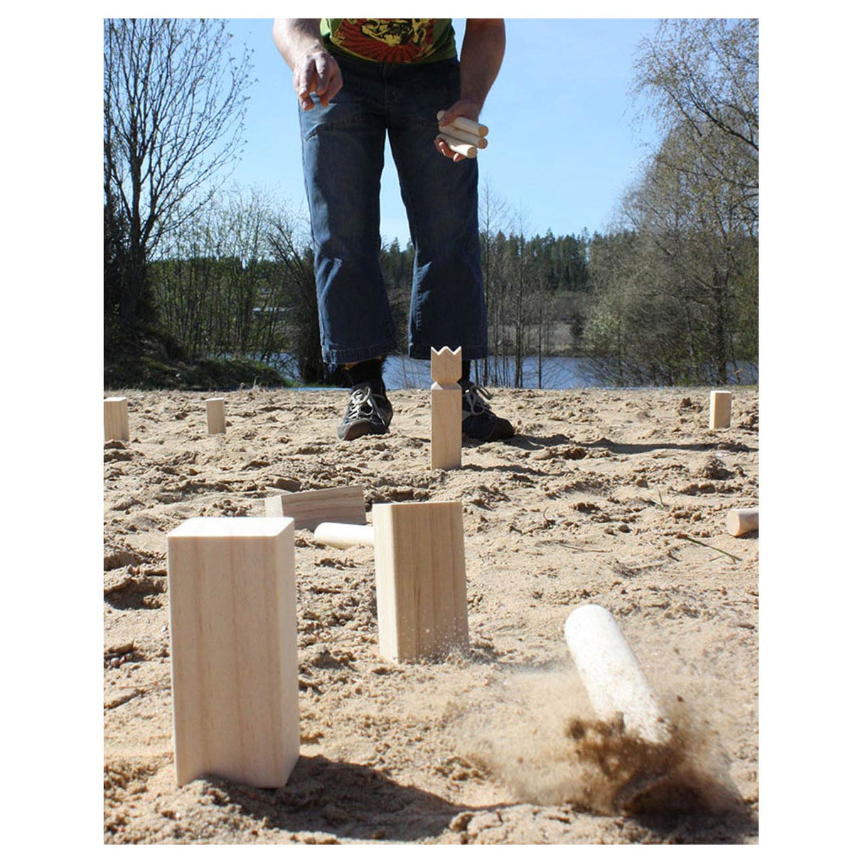 Tactic Kubb – Fang- und Wurfspiel – Original schwedisches Wurfspiel in praktischer tragbarer Box – nachhaltiges Kiefernholz