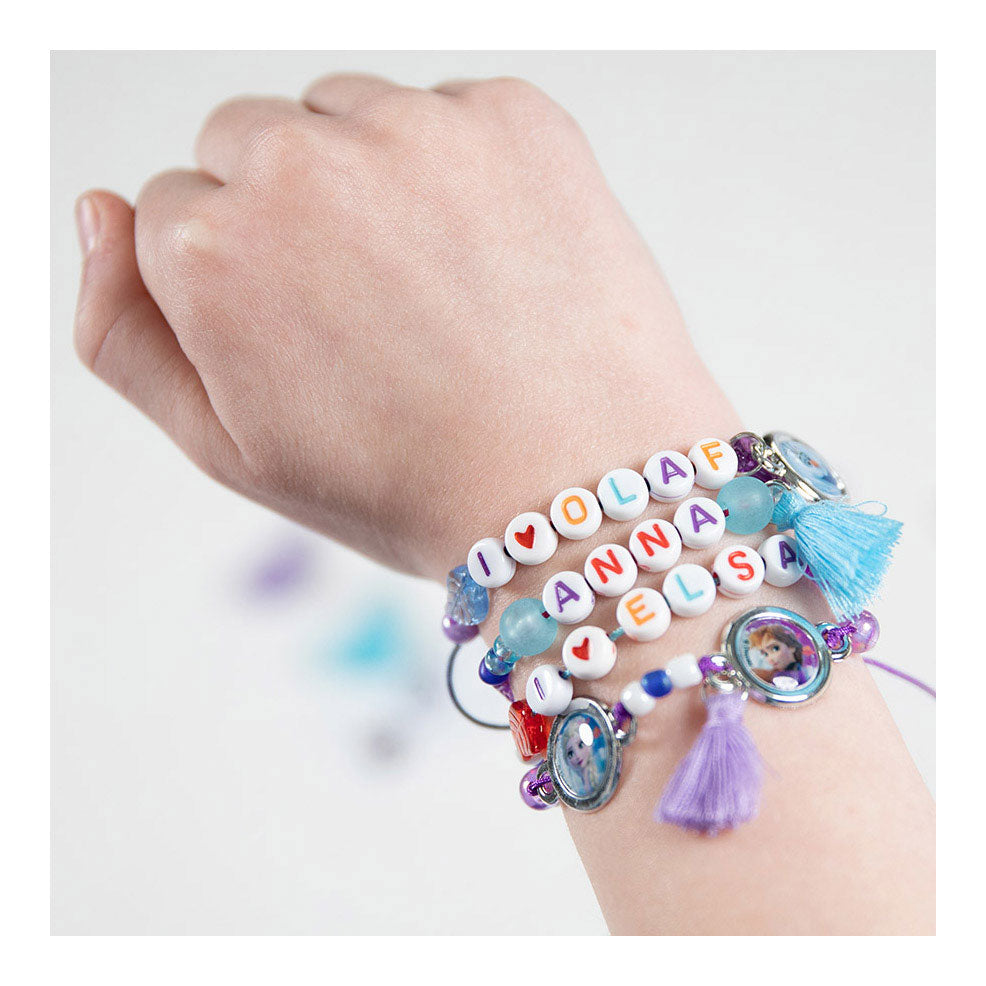 Totum Disney Frozen 4 Buchstaben Armbänder Herstellung Bastelpaket Schmuckset Freundschaftsarmbänder Spielzeug Mädchen mit Anna und Elsa Geschenktipp Basteln