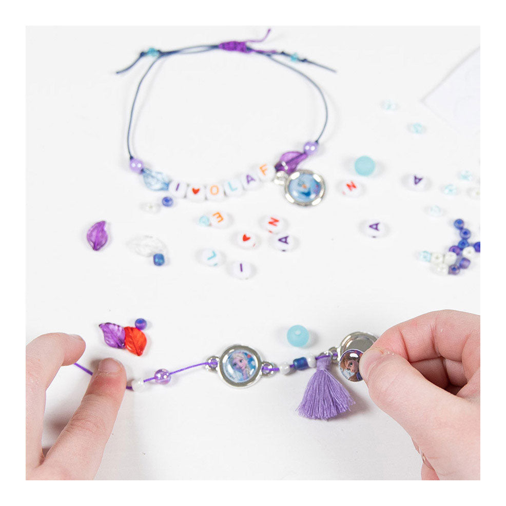 Totum Disney Frozen 4 Buchstaben Armbänder Herstellung Bastelpaket Schmuckset Freundschaftsarmbänder Spielzeug Mädchen mit Anna und Elsa Geschenktipp Basteln