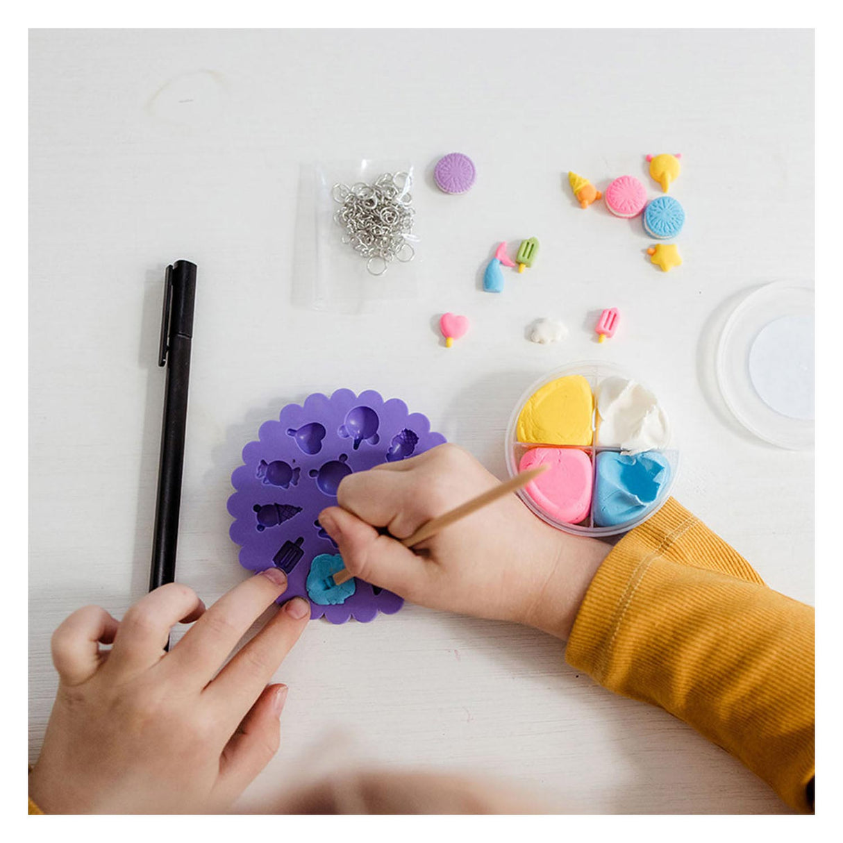 Herstellung von Totum Happy-Armbändern