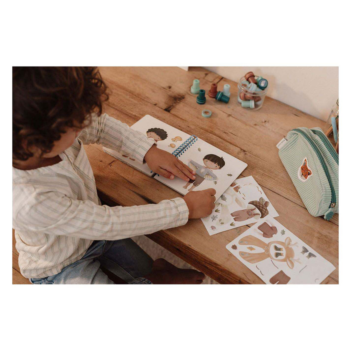 Little Dutch Anzieh-Stickerbuch „Jim Forest Friends“.