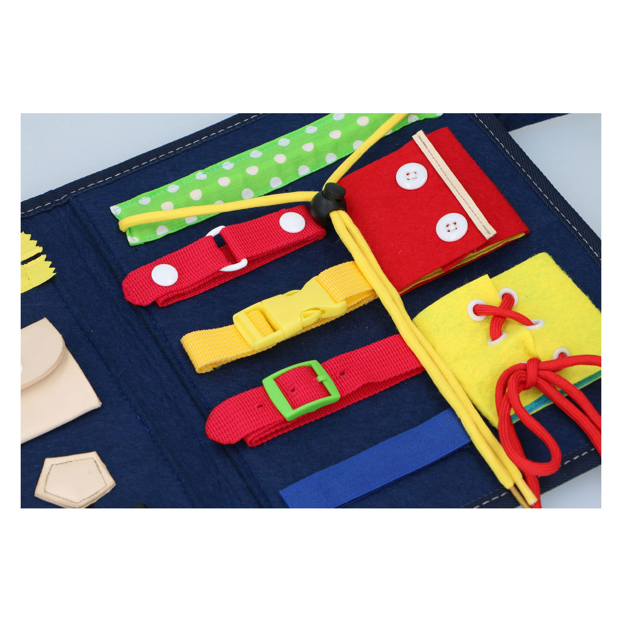 Eddy Toys Montessori-Aktivitätsbuch – Kleidung öffnen und schließen lernen – motorische Fähigkeiten üben