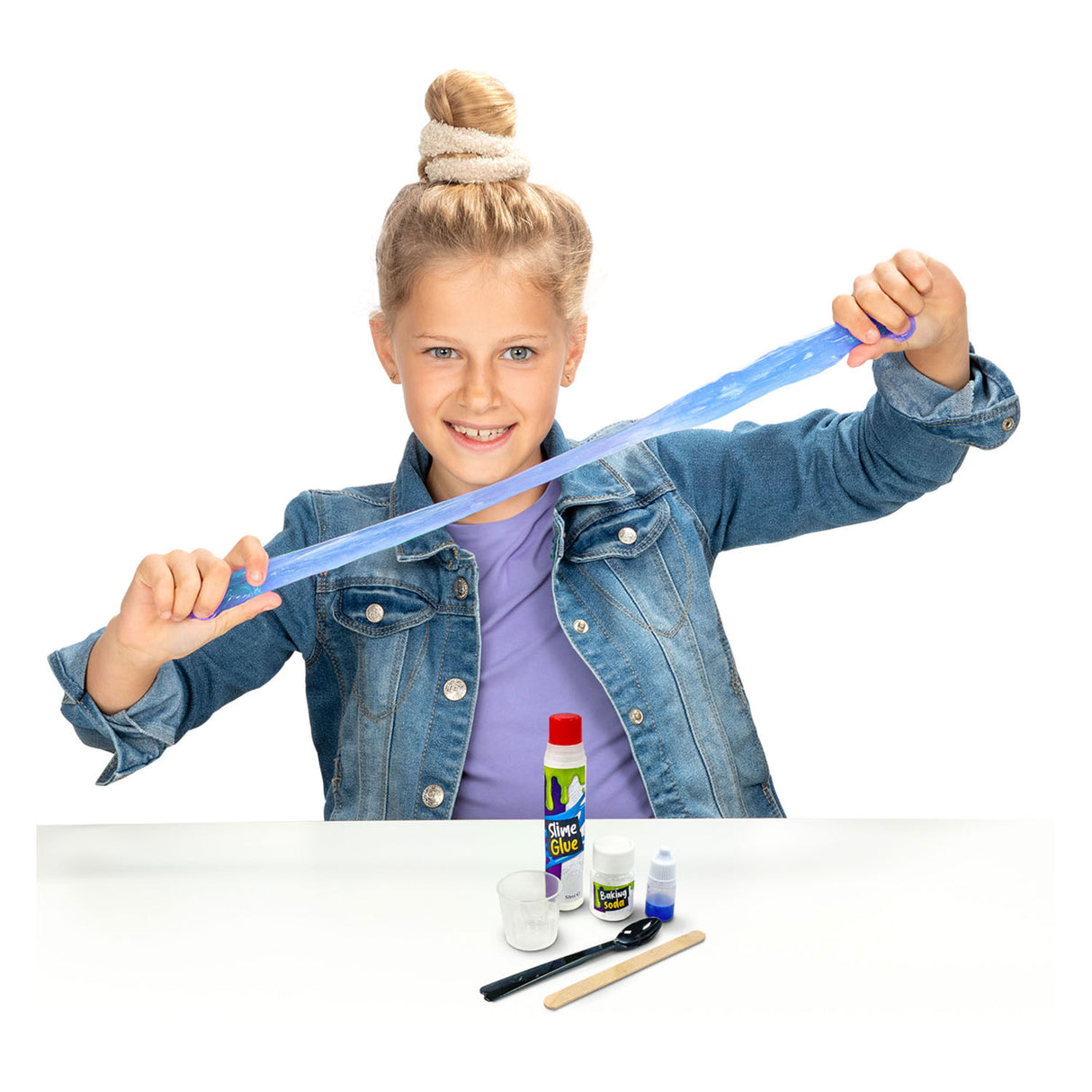 Wissenschaftliche Kindergeschichte, die Schleim herstellt
