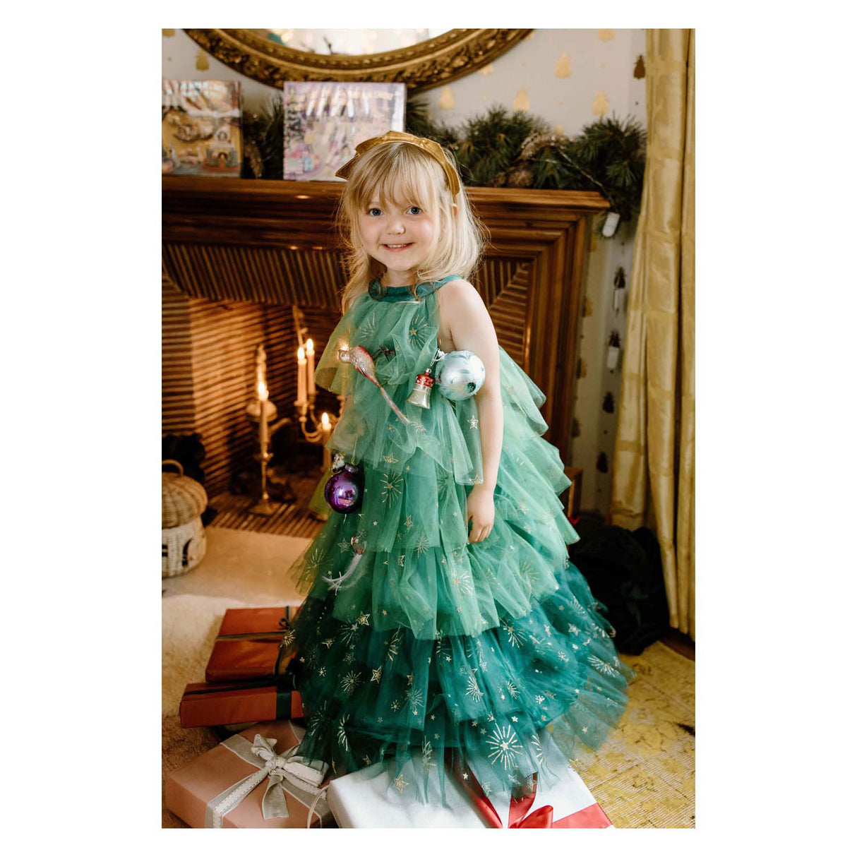 Tolles Weihnachtsbaumkleid mit Stirnband – 3–4 Jahre