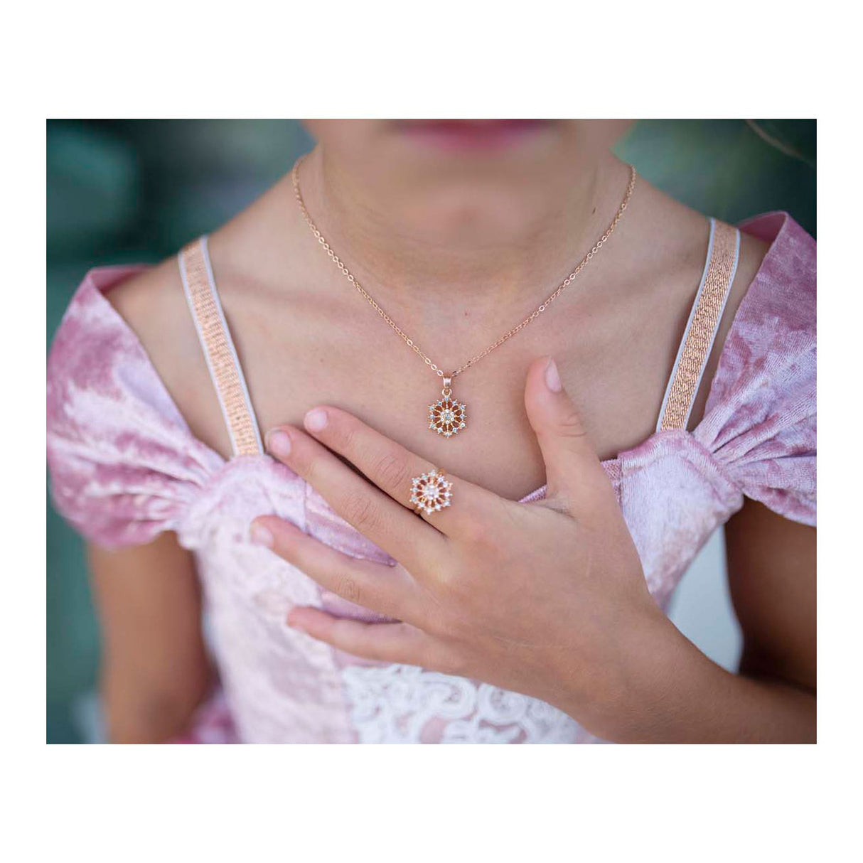 Tolles Prätendenten-Schneeflocken-Halsketten- und Ring-Set – 2-teilig.