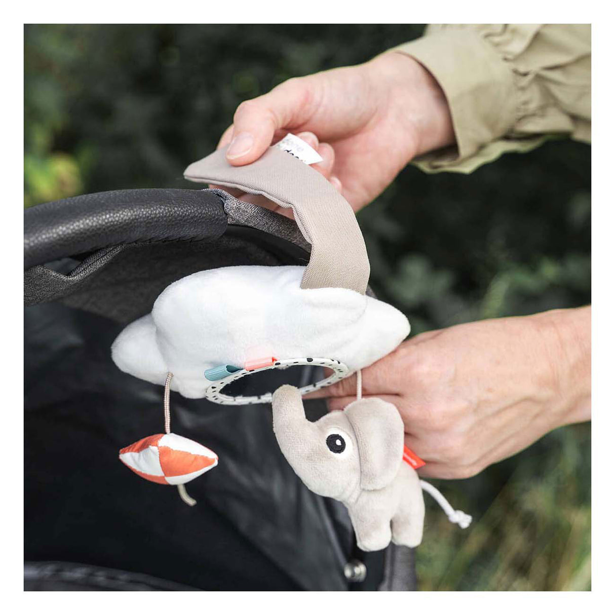 Gemacht von einem mobilen Spielplatz mit Hirschwagen