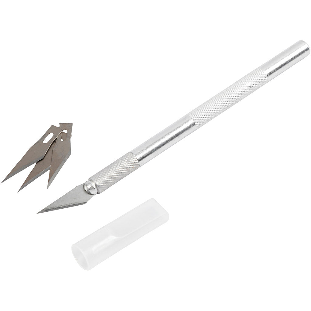 Kreativfirma schneidet Messer mit 3 Klingen