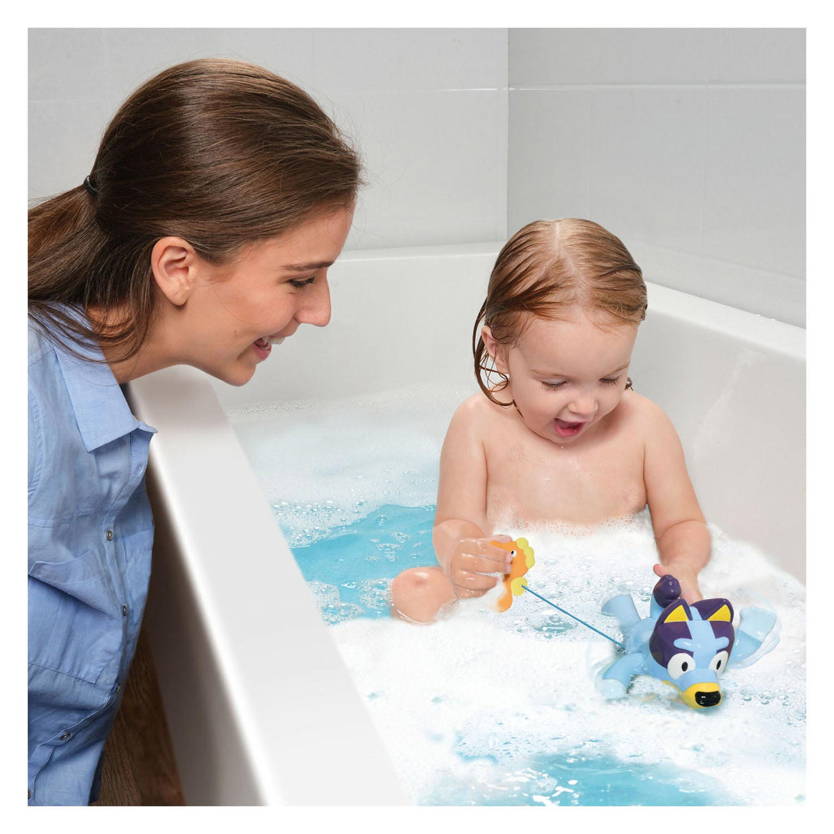 Tomy schwimmendes Badespielzeug mit blauer Figur