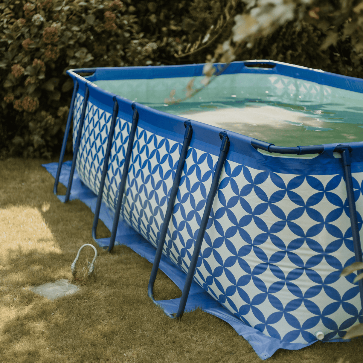 Eleganz | dunkelblau-weißes oberirdisches Schwimmbecken 400x200x100 cm inkl. Zubehör