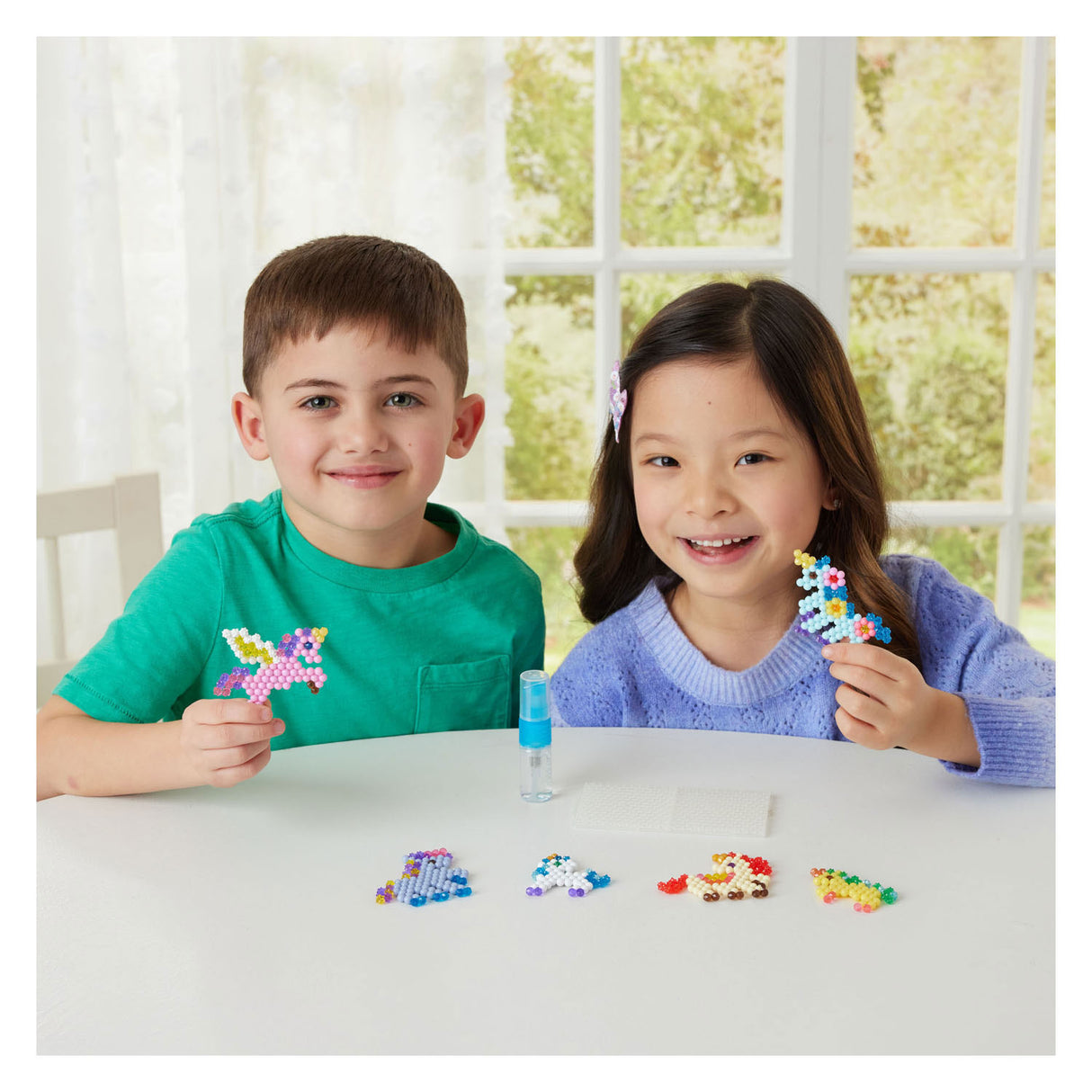Aquabeads Einhorn-Freunde-Bastelset – komplettes Set mit 500 Perlen in 27 Farben