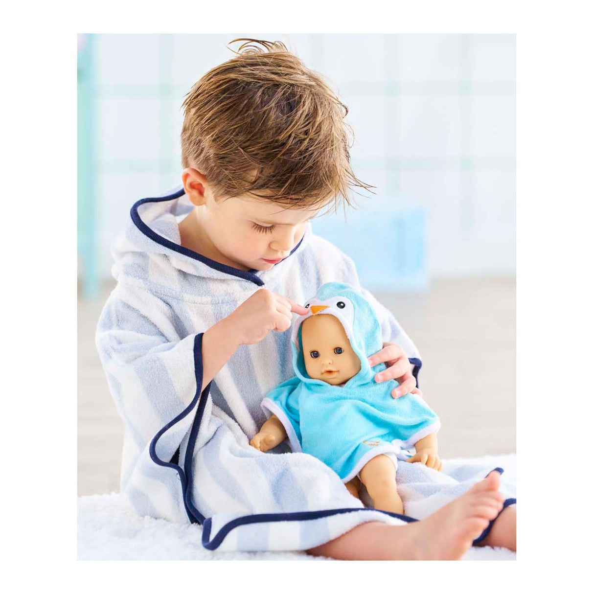 Corolle Badeumhang für Babypuppe – Pinguin, 30 cm