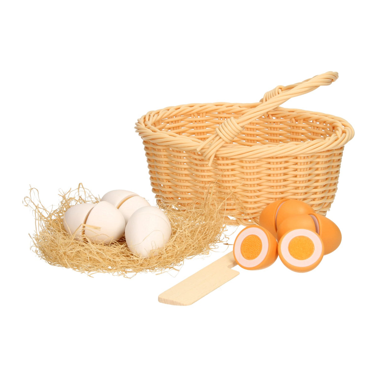 Eier aus Holz in einem Weidenkorb aus Kunststoff schneiden