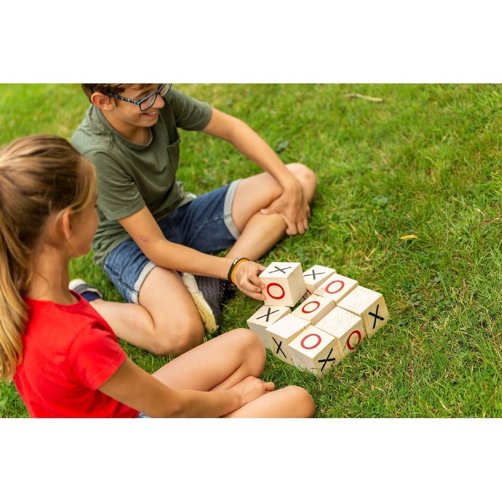Tic-Tac-Toe-Eier aus Holz zum Spielen im Freien