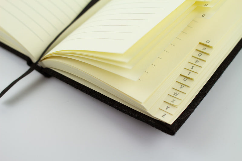 Kangaro k-5105 Alphabetbuch A5 A-Z Leinen Hardcover schwarz, 208 Seiten, Leseband, elastisch