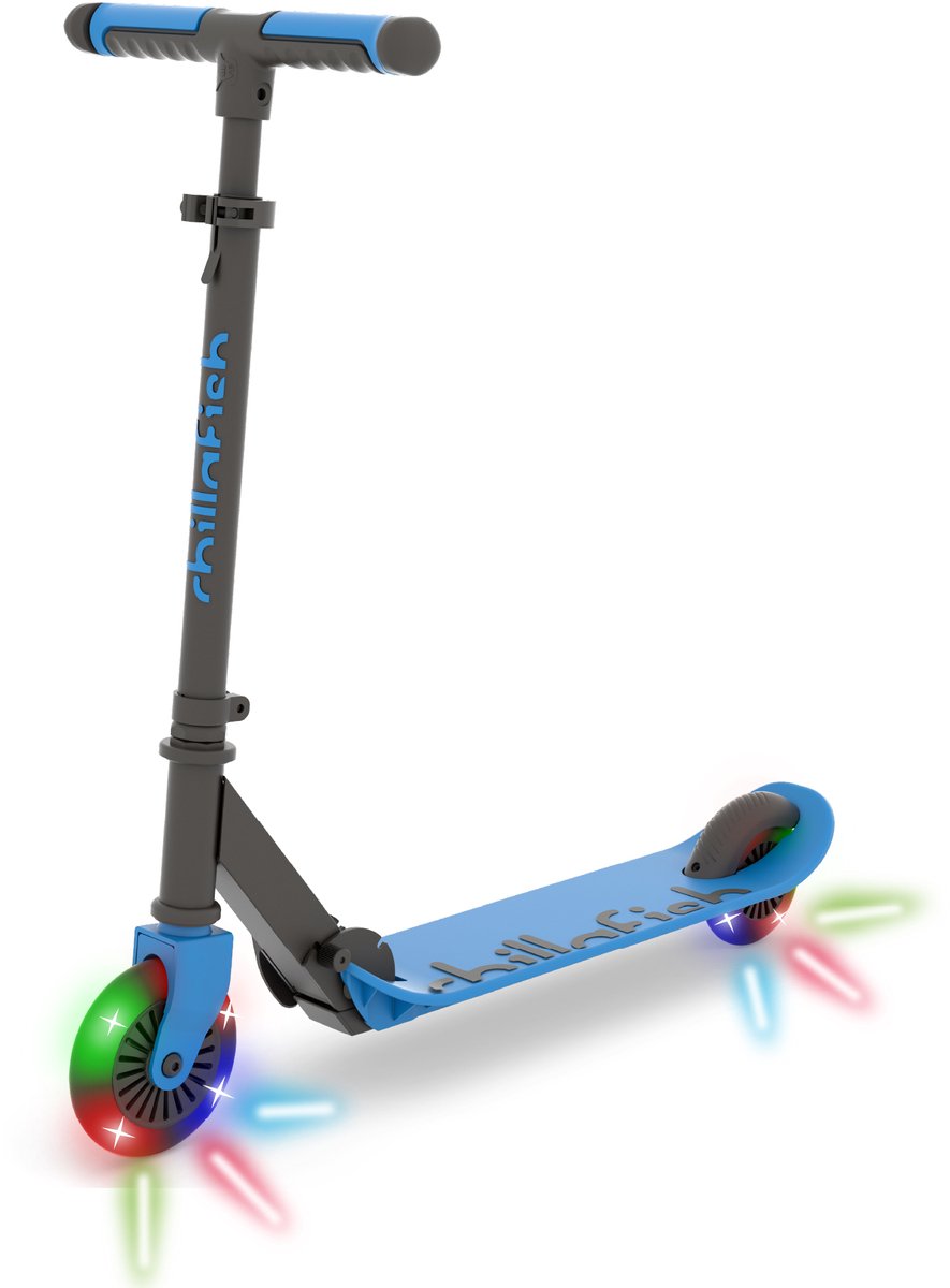 Chillafish Kinderroller für Jungen und Mädchen ab 5 Jahren mit LED-Rädern – Blau – Roller mit verstellbarem Lenker und Fußbremse – faltbar und leicht mit ABEC-5-Rädern – keine Batterien erforderlich – Modell Flexxi Glow
