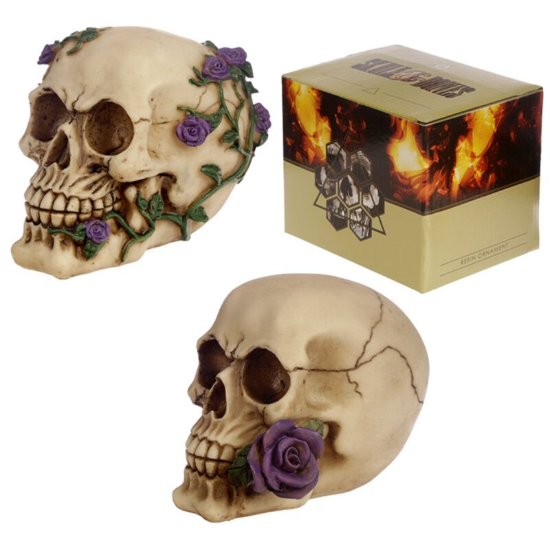 Totenkopfknochen mit lila Rosen als Wohnaccessoire