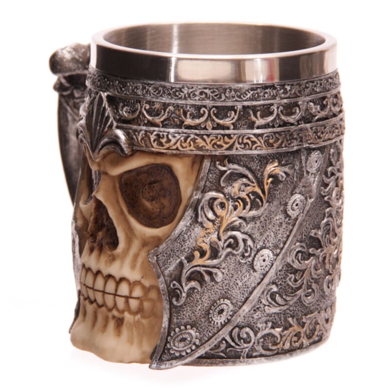 Dekorative Tasse mit Totenkopf-Krieger