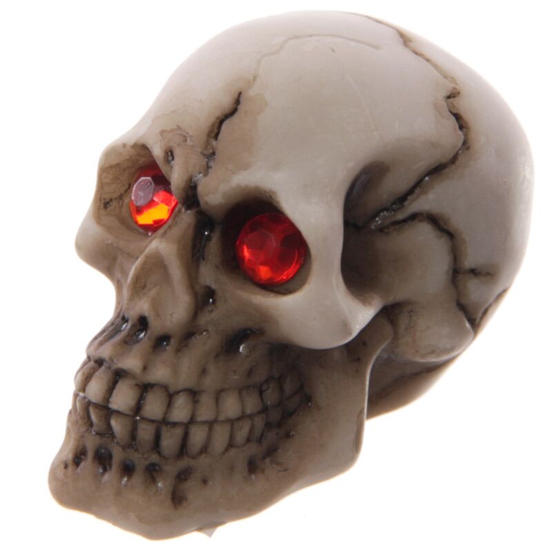 Gruseliges Wohnaccessoire mit Totenkopf und roten Augen