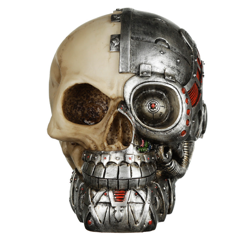 Wohnaccessoire im Steam-Punk-Stil mit Totenkopf und halbem Roboterkopf
