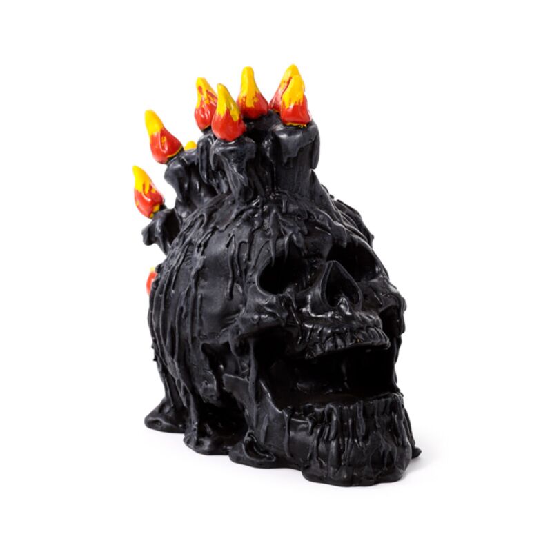 Schwarzer schreiender Totenkopf mit Wachskerzen