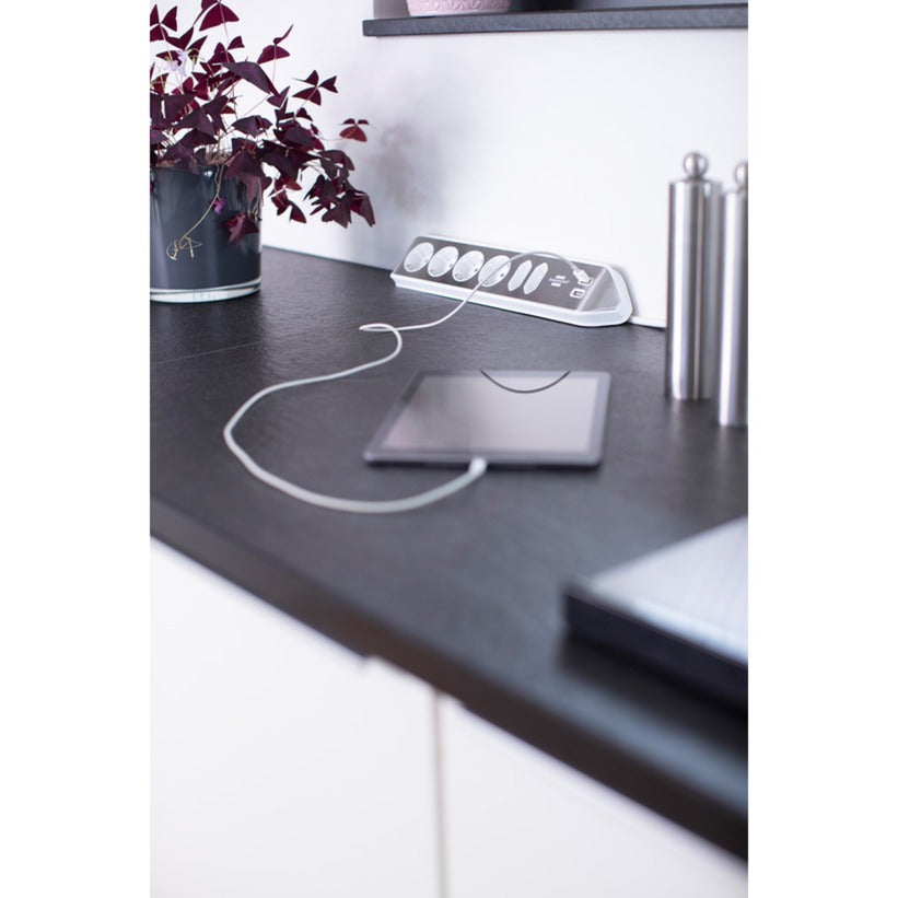 Brennenstuhl Brennenstuhl Estilo Hoekstopcontact 4-fach mit USB-Ladefunktion