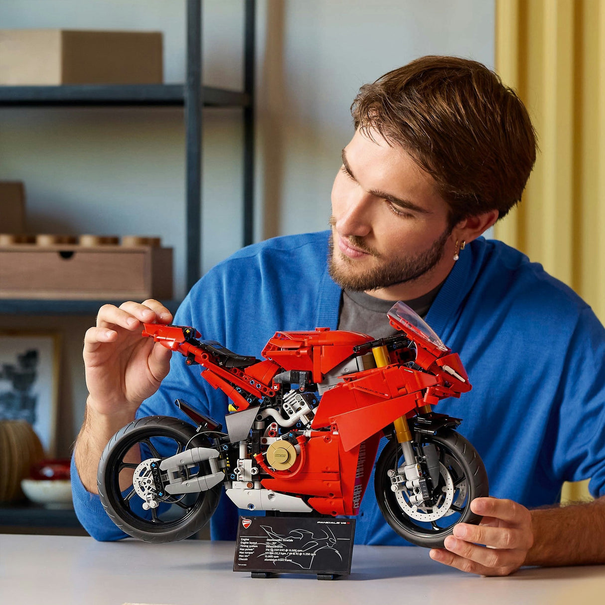 Lego Technic 42202 Ducati Panigale V4 S-Motor
