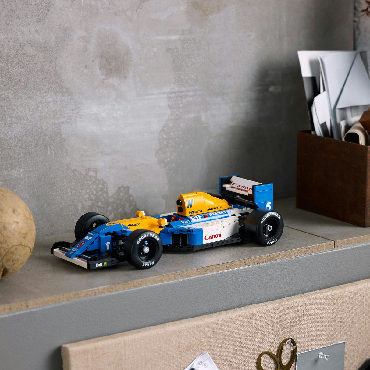 Lego-Ikonen 10353 Williams Racing FW14B und Nigel Mansell