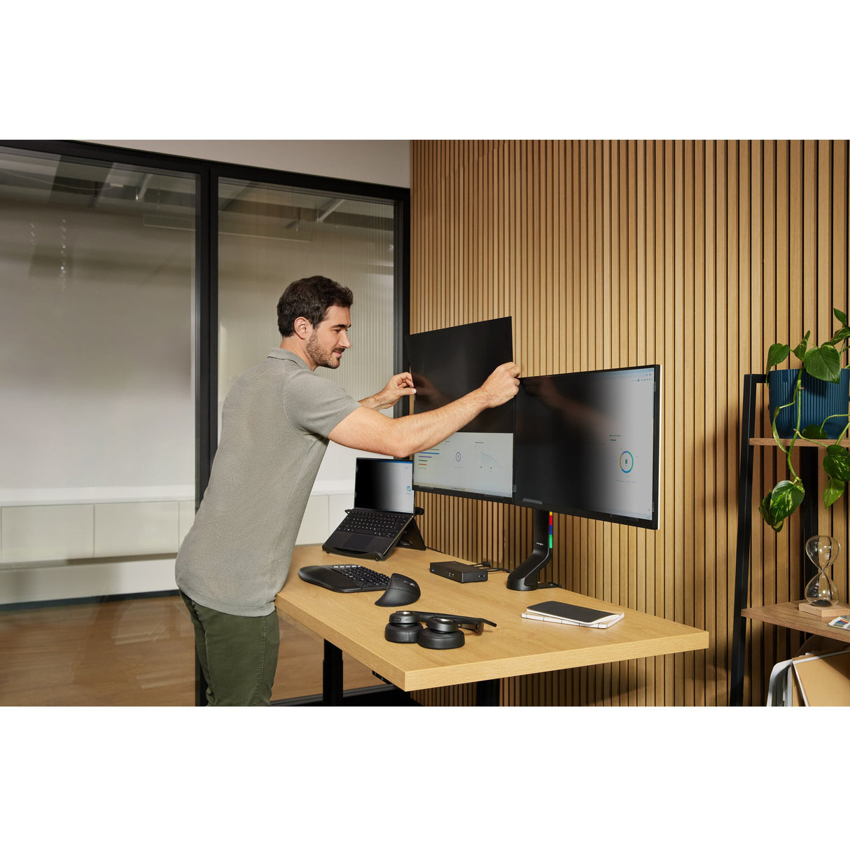 Kensington Pro Fit Ergo KB675 EQ TKL wiederaufladbare Tastatur (schwarz, EU-Layout (QWERTY), Membran, 80 % (TKL), Bluetooth, 2,4 GHz)