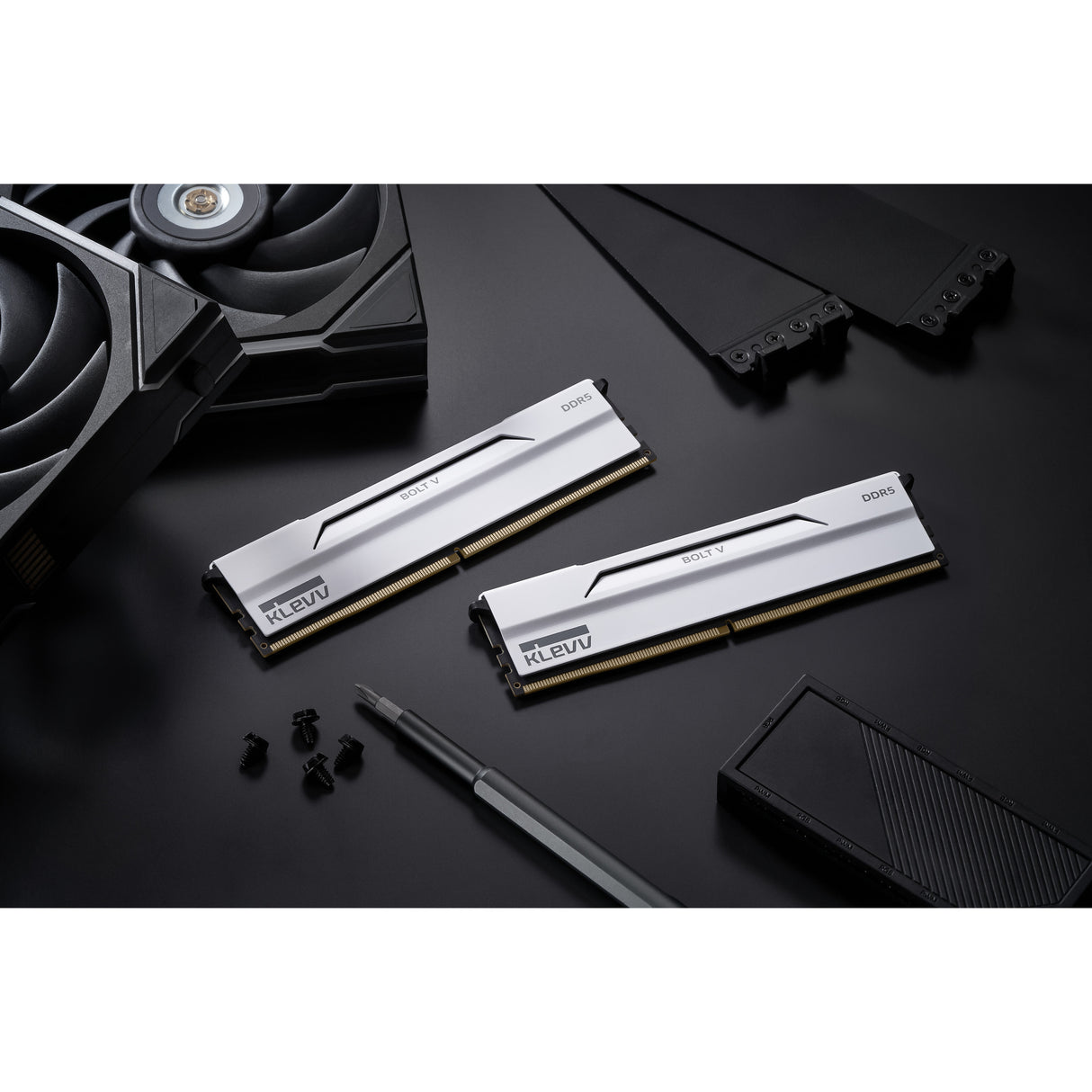 Klevv 64 gb ddr5-6000 (2x 32 gb) kit werkgeheugen (wit, kd5bgua80-60a300i, bolt v, xmp 3.0, expo)