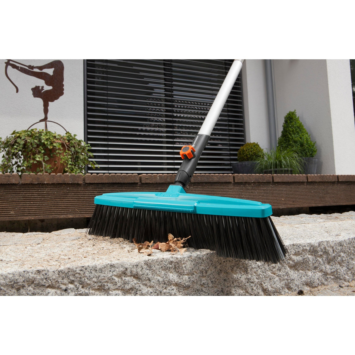 Gardena Combisystem Streinbesem mit Schaper