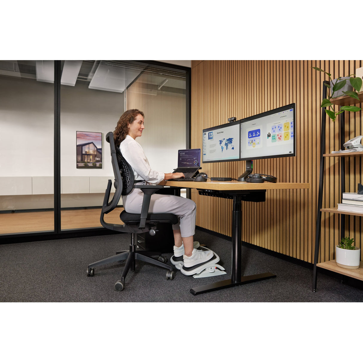 Kensington Pro Fit Ergo KB675 EQ TKL wiederaufladbare Tastatur (schwarz, EU-Layout (QWERTY), Membran, 80 % (TKL), Bluetooth, 2,4 GHz)