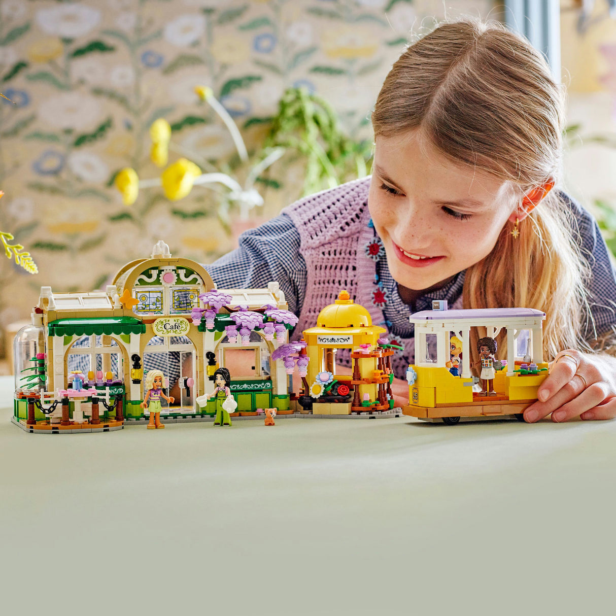 Lego® Friends Bauset „Pflanzencafé und Blumenladen“ – 42671