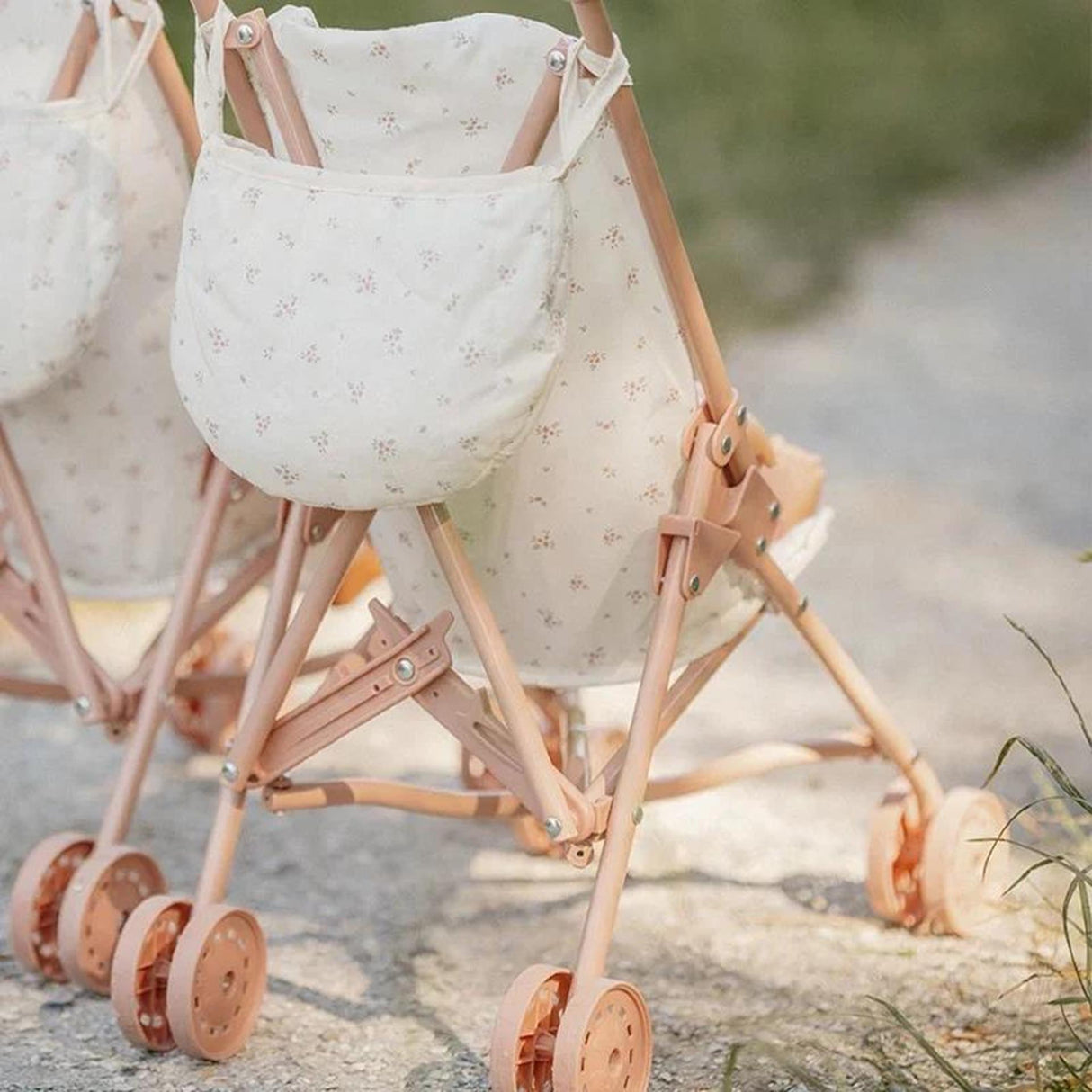 Little Dutch Puppenbuggy aus Metall rosa