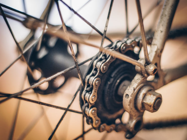 Fietsketting smeren & onderhouden: stappenplan tegen piepen en slijtage