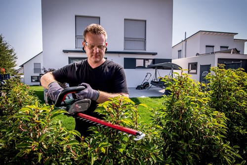 Metabo HS 18 LTX 55 | Akku-Heckenschere | 18v | 2x2ah Li-Power und Ladegerät SC 30 - 601718500