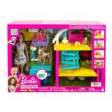 Barbie brütet und pflegt eine Hühnerfarm