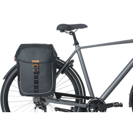 Basil Doppelte Fahrradtasche Miles Plane Mik 34 Liter 13 x 25 x 37 cm – Schwarz Orange