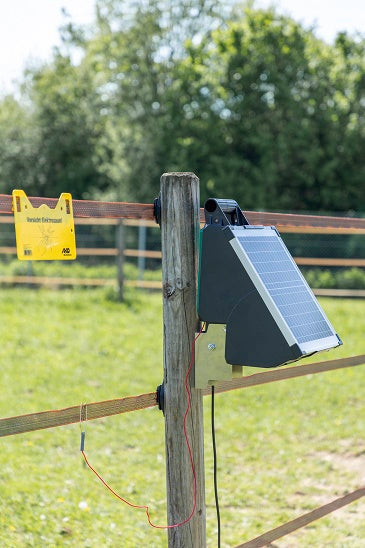 Ako Products Masthalter zur Montage an einem Holzmast für einen Solarziegel