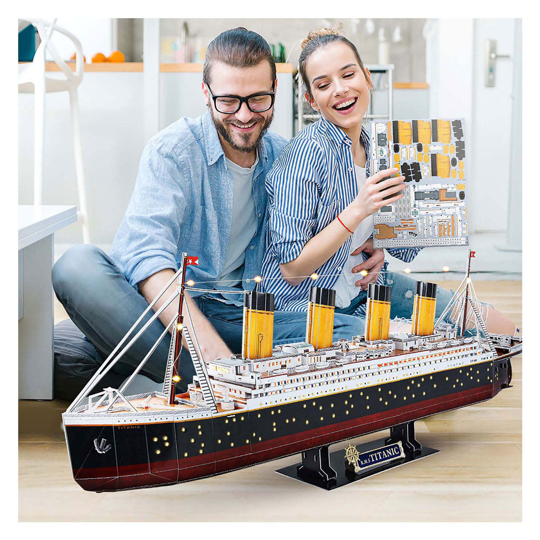 Kubisches lustiges 3D-Puzzle Titanic mit LED-Beleuchtung – 266 Teile.