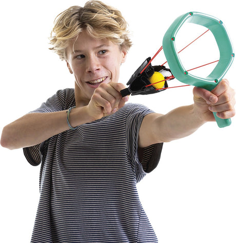 Chillafish Schieß- und Fangspiel 2-in-1 – Spielzeug für drinnen und draußen – Set mit 2 Wurfspielzeugen, 3 Schaumstoffbällen und 1 Schießbulle – für Jungen und Mädchen ab 14 Jahren – Modell Dodgi