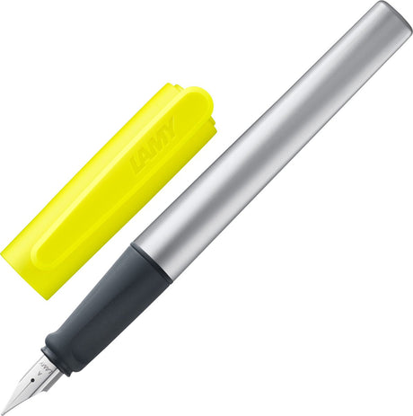 Lamy nexx neongelber Füllfederhalter – mit rutschfestem Griff, polierte Stahlfeder in Linie A – dreieckiges Aluminiumgehäuse – inklusive Farbpatrone T 10 blau