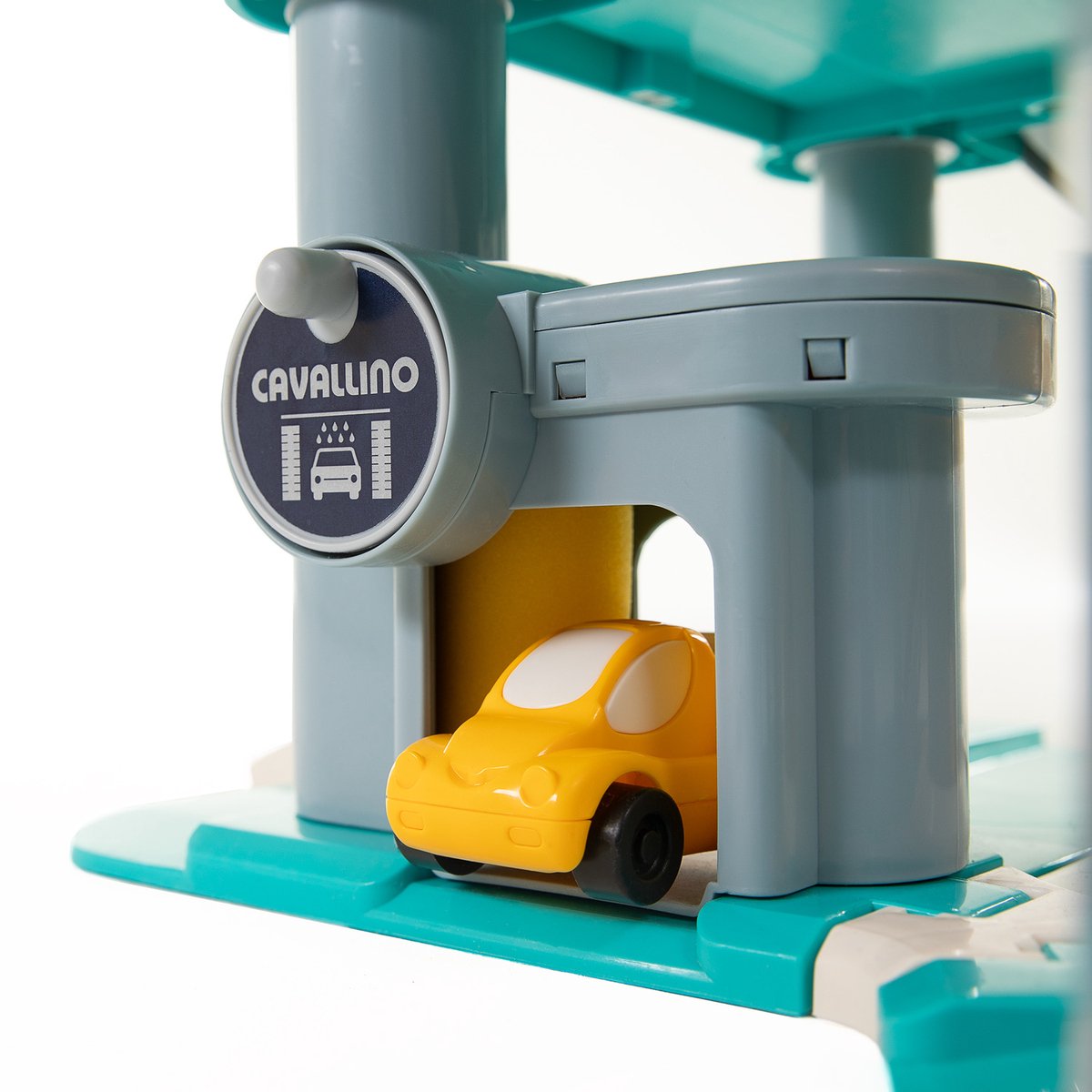 Cavallino -Parkhaus mit 7 Stockwerken und Autos